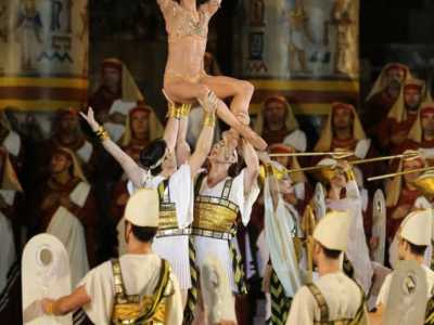 Teresa in azione durante l'Aida nel ruolo della schiava